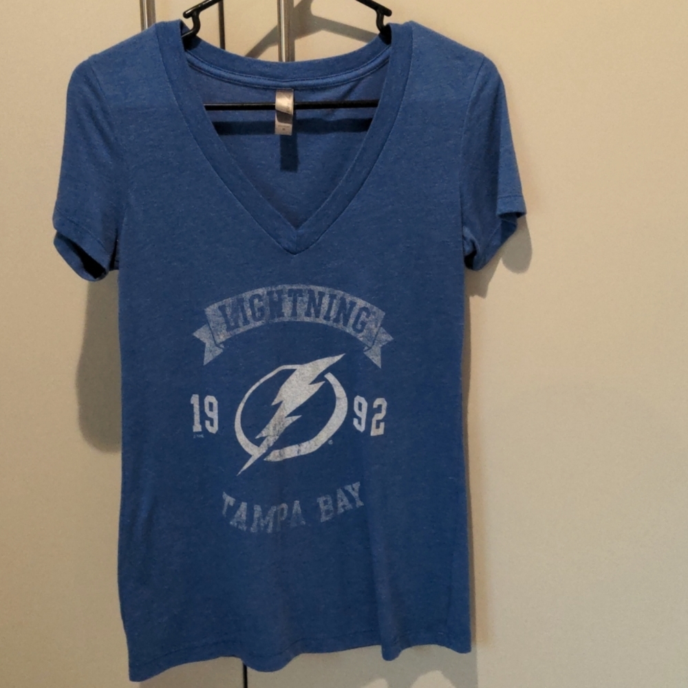 Tampa Bay lightning women's v-neck t-shirt Size M